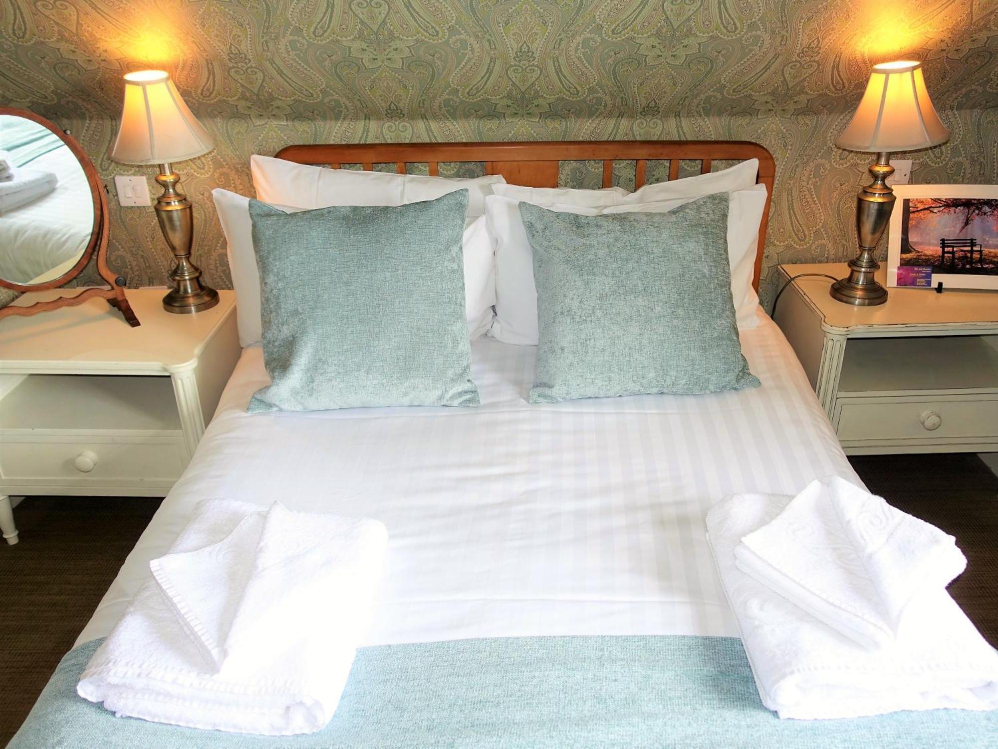 One Holyrood Hotel & Cafe Newport  Pokoj fotografie
