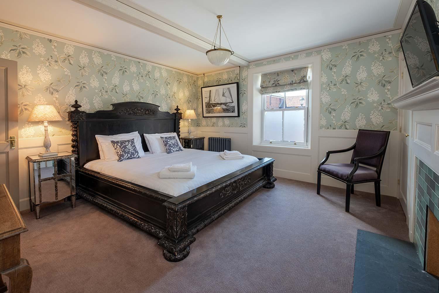 One Holyrood Hotel & Cafe Newport  Pokoj fotografie